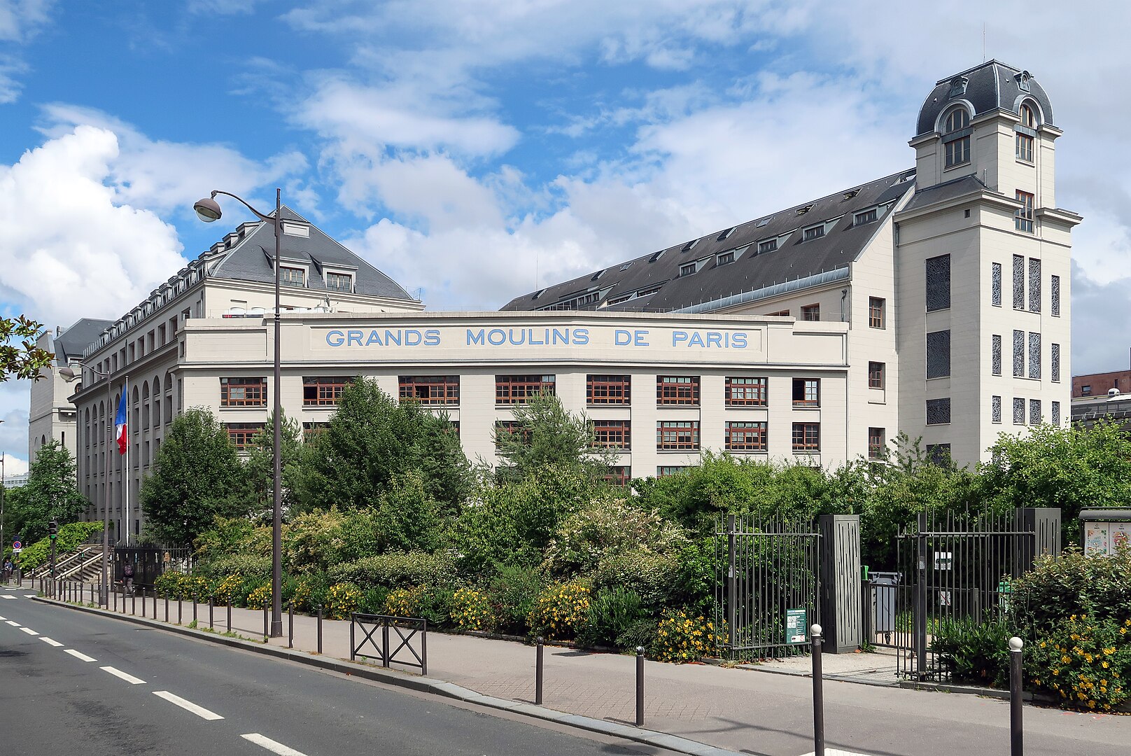 Image d'illustration : le bâtiment principal du campus des Grands Moulins d'Université Paris Cité