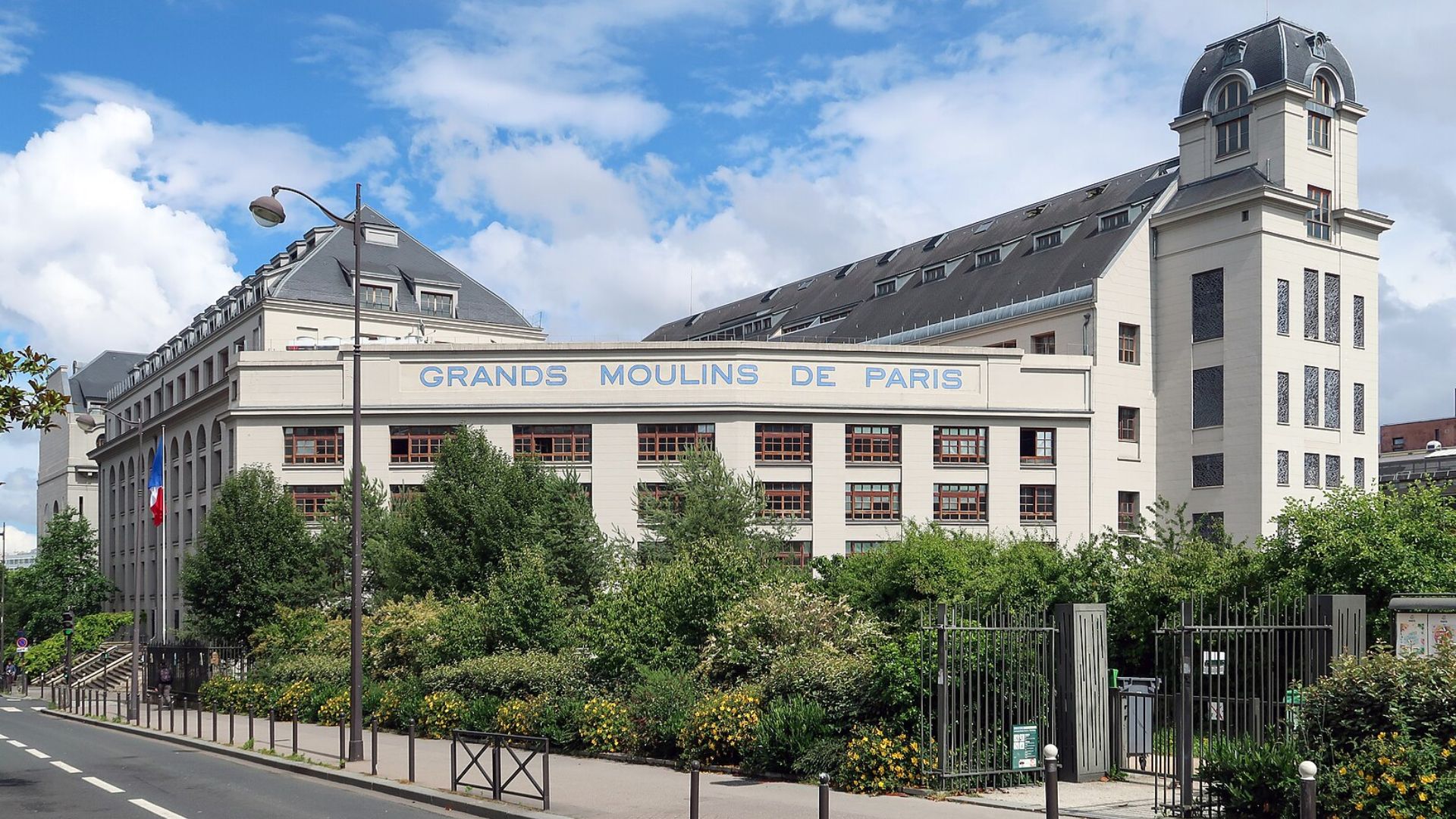 1616px-Grands_Moulins_de_Paris,_rue_Thomas-Mann,_Paris_13e(1)